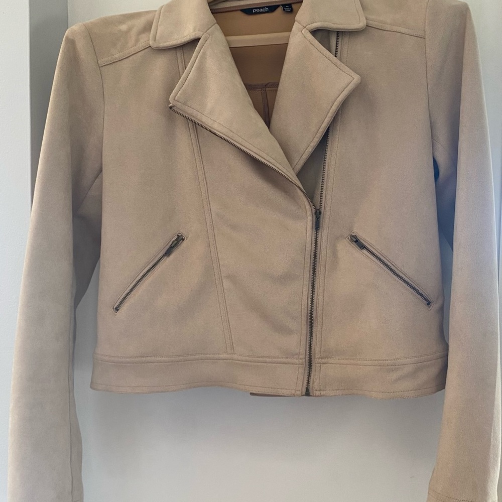Peach brand, short jacket, medium. Looks great  with jeans and boots!